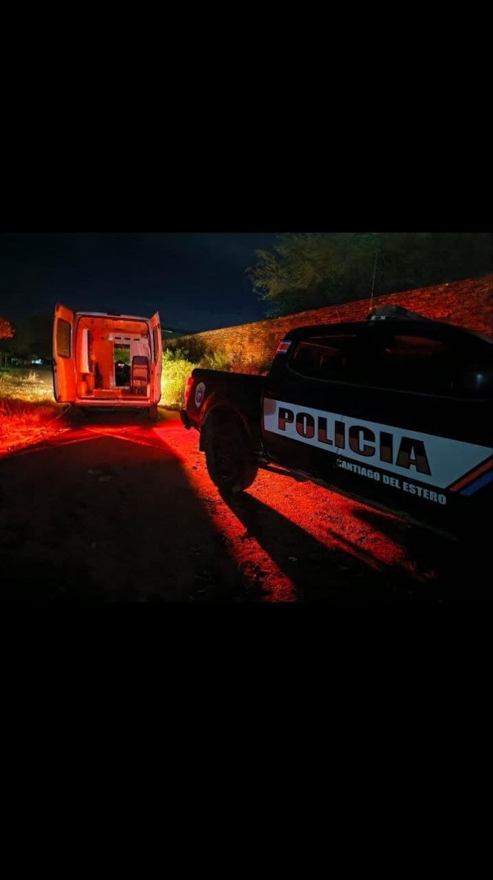 Policías asistieron a una joven en trabajo de parto y la trasladaron a pie por calles intransitables
