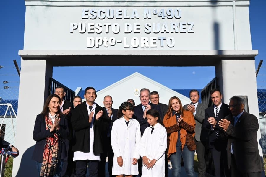 Elías Suárez inauguró obras educativas y entregó viviendas sociales en el departamento Loreto