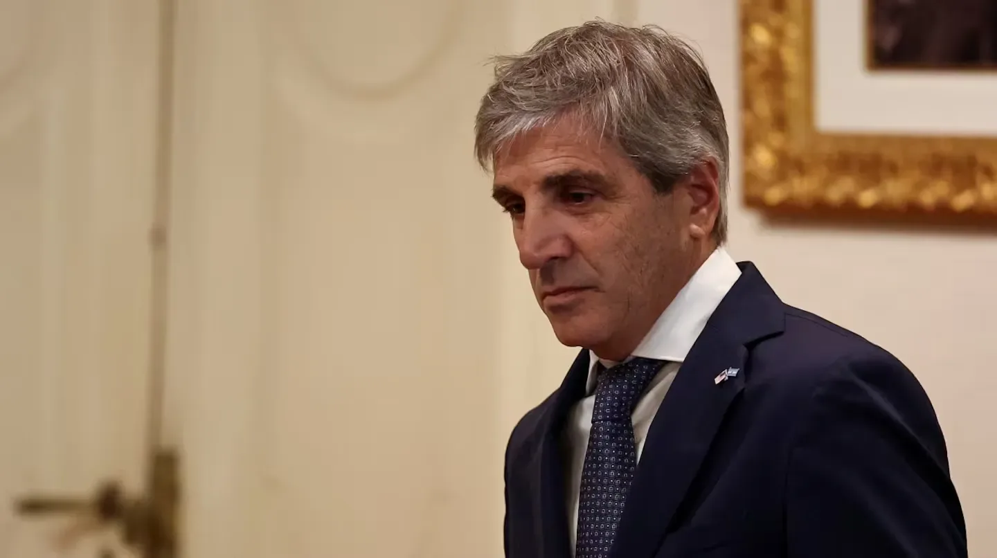 Luis Caputo defendió su plan económico y aseguró que los empresarios buscaban el desorden para fijar precios
