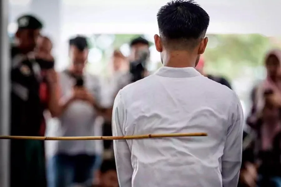 Singapur habilita los azotes en escuelas para combatir el bullying y genera una fuerte polémica mundial
