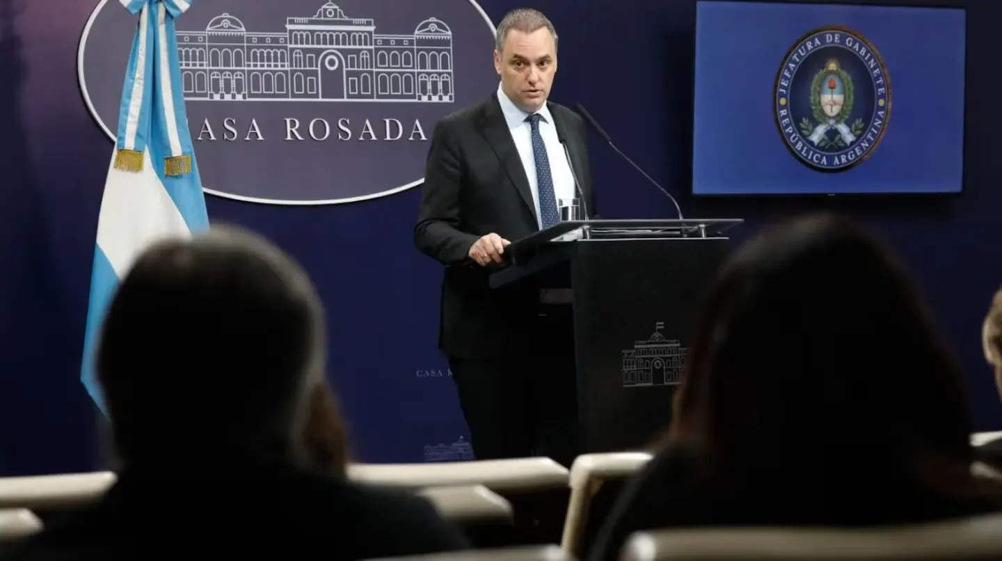 Manuel Adorni brindará una conferencia de prensa en medio de la fuerte presión interna por su patrimonio