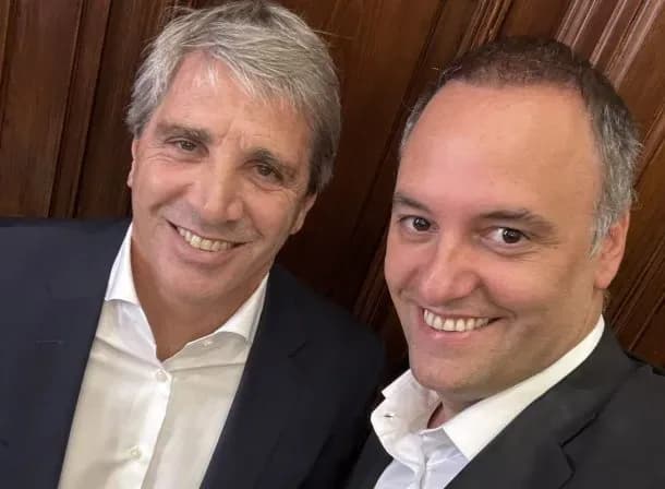 Luis Caputo respaldó a Adorni tras las denuncias patrimoniales: "El Presidente piensa que es honesto"