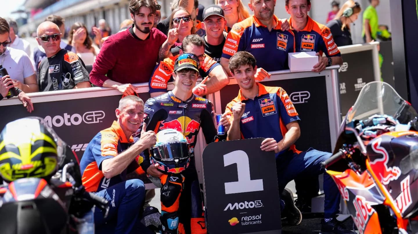 Hazaña histórica en Barcelona: el argentino Valentín Perrone clavó una pole position memorable en Moto3
