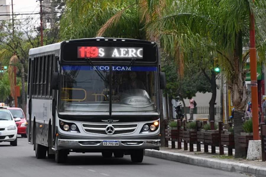 Comenzó a regir el nuevo aumento del boleto de colectivos: viajar en la Capital y Banda ya cuesta $1.390