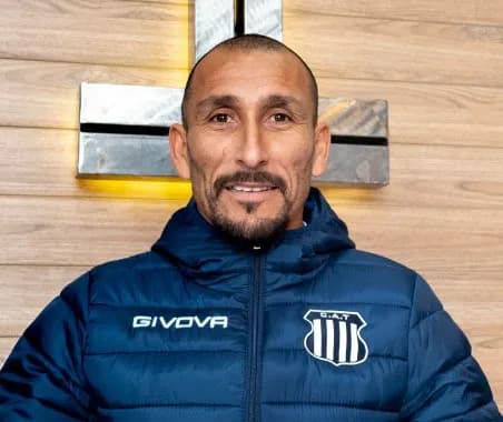 El "Cholo" Guiñazú llega a Santiago del Estero y debutará el domingo en Güemes