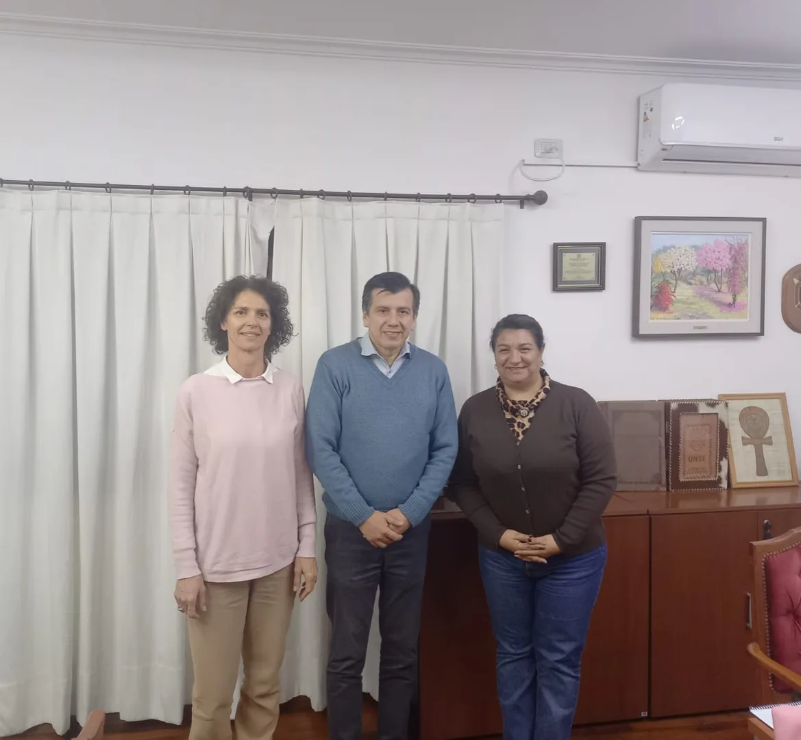 Paula Cánepa y autoridades de la UNSE planifican nuevas acciones académicas y convenios conjuntos