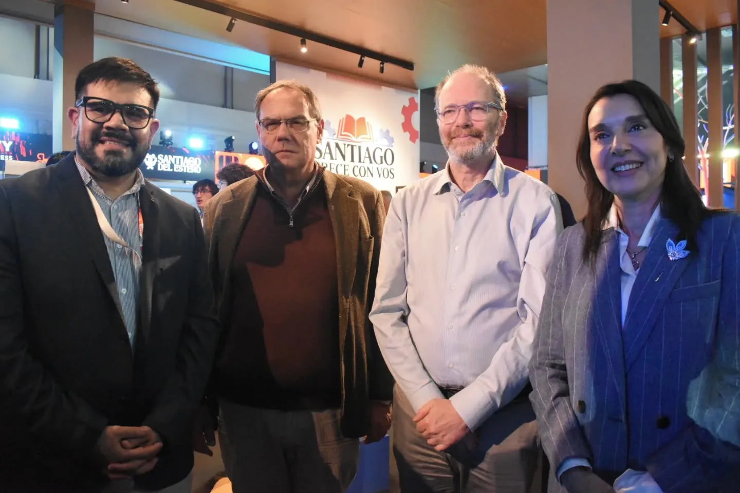Visita de lujo en el Fórum: el prestigioso científico y divulgador Diego Golombek recorrió el stand de la cartera educativa provincial