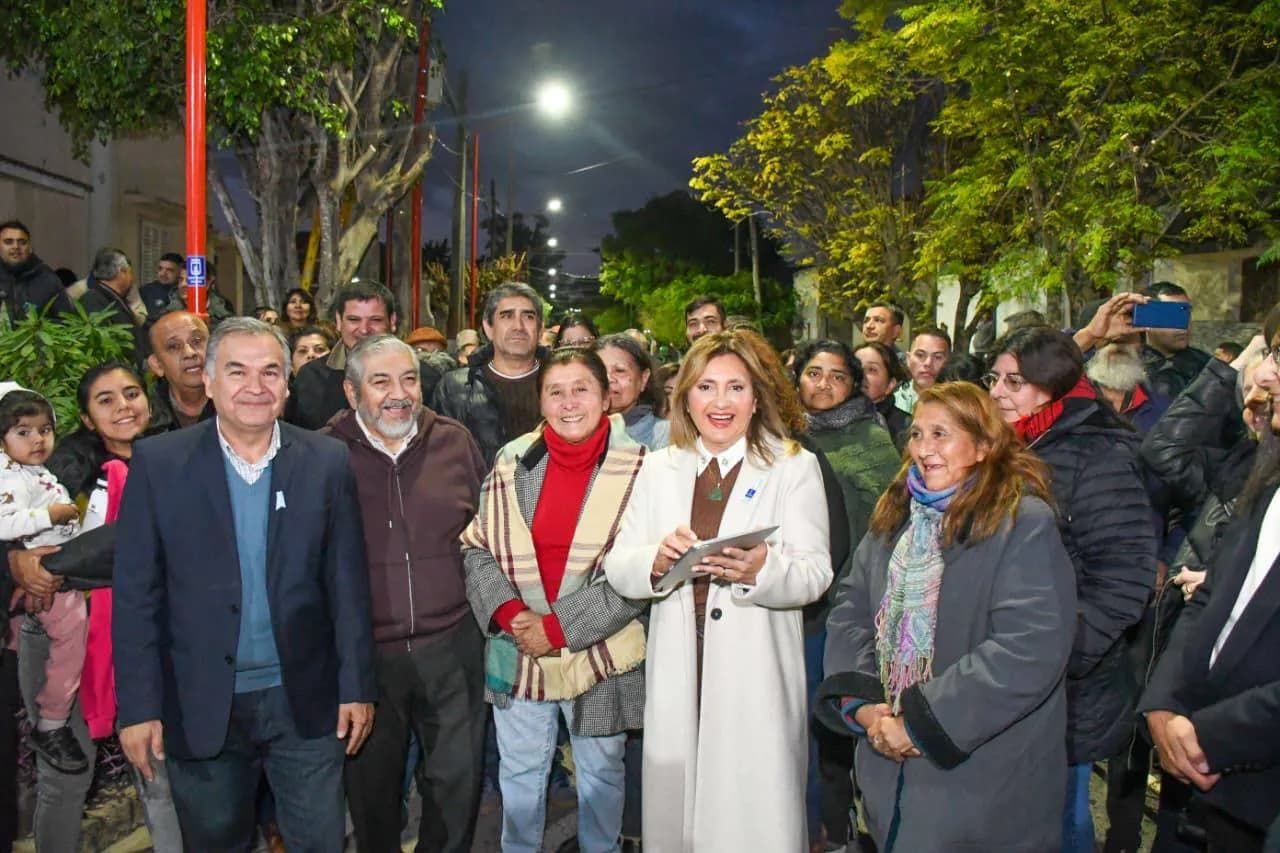 La intendente Norma Fuentes inauguró la reconversión lumínica a Led sobre la calle Arenales
