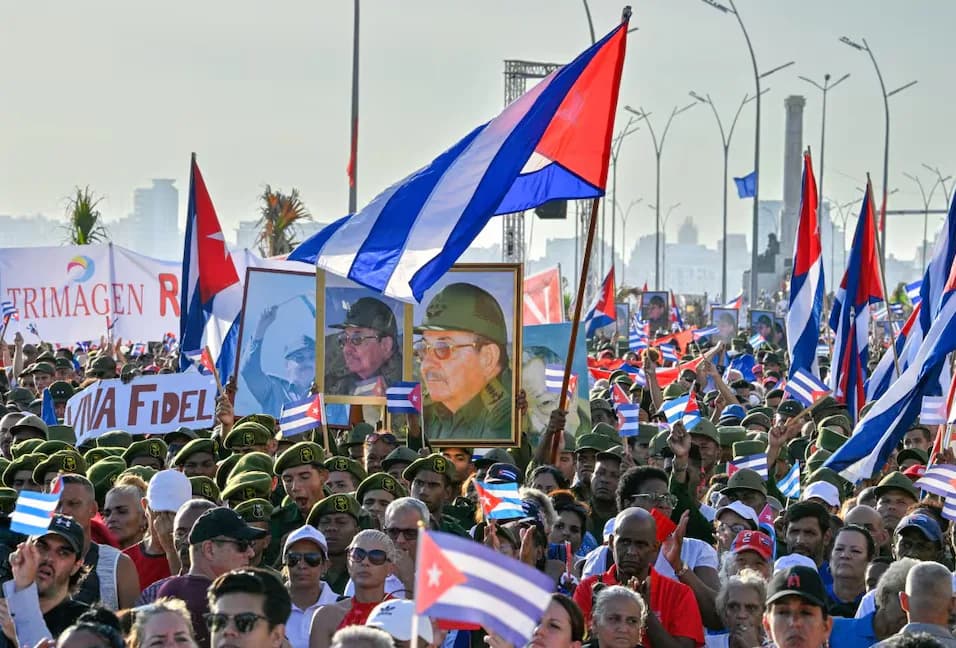 Masiva marcha en La Habana en respaldo a Raúl Castro tras la imputación penal de Estados Unidos