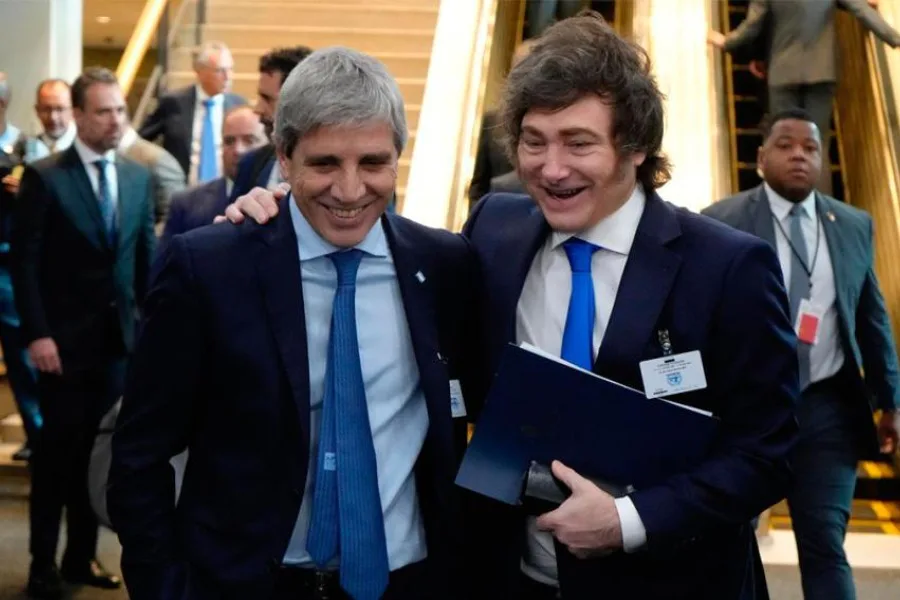 El Gobierno acelera el plan de privatizaciones: busca recaudar hasta USD 3.000 millones antes de fin de año