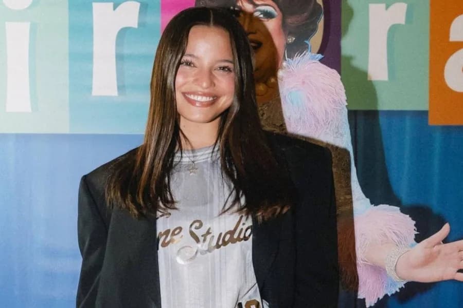 Emilia Mernes reapareció en el país, fue a ver a Damián Betular a Hairspray y rompió el silencio tras la polémica con Tini