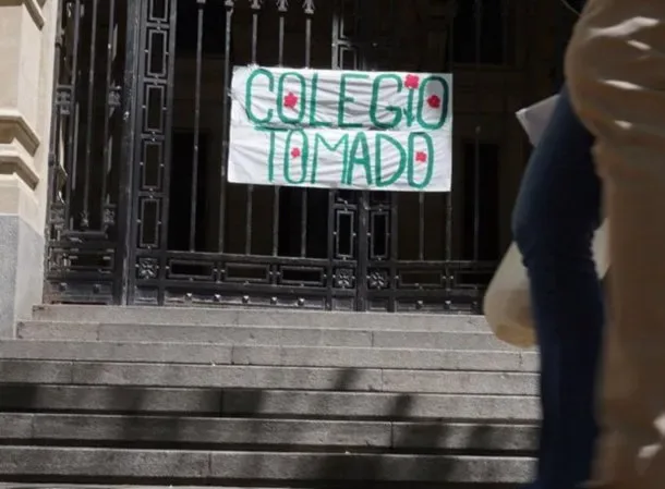 Se profundizan las tomas en el Nacional Buenos Aires y el Pellegrini en reclamo de presupuesto educativo