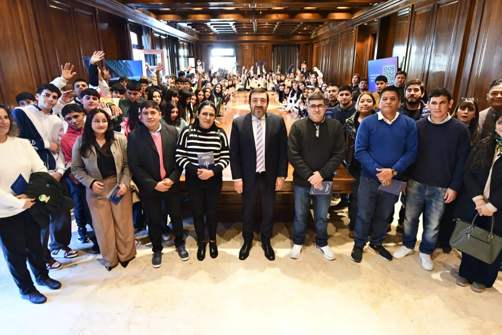 Alumnos del departamento San Martín, Avellaneda y Figueroa visitaron Casa de Gobierno