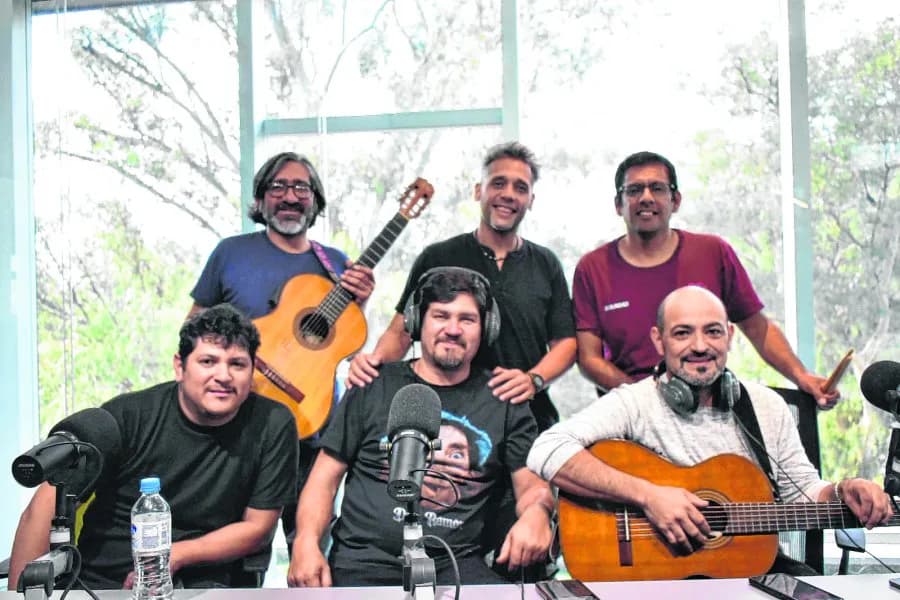 Folclore con identidad bandeña: Canto de Barrio debutó en LV11 y palpita su gran peña en el "Patio de Oli"