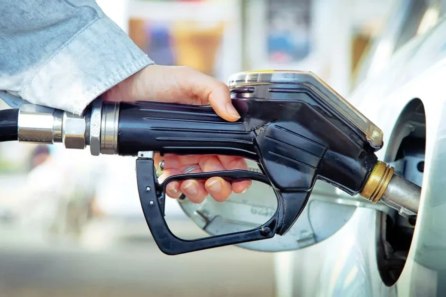 Cambiaron los precios de las naftas y el gasoil desde este 1º de junio en los surtidores de YPF