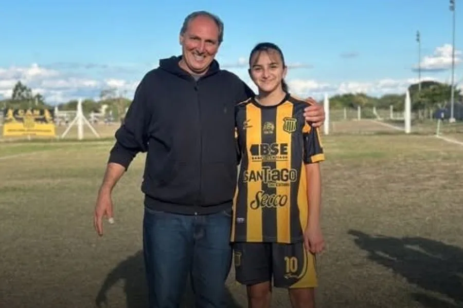 Debut soñado en Santiago: Delfina Torrez debutó en la primera de Mitre con un gol a los 13 años