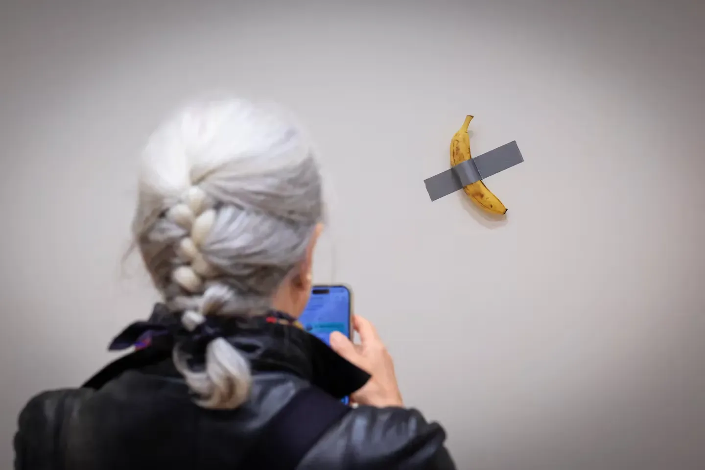 Insólito: robaron la famosa banana de Maurizio Cattelan en un museo de Francia