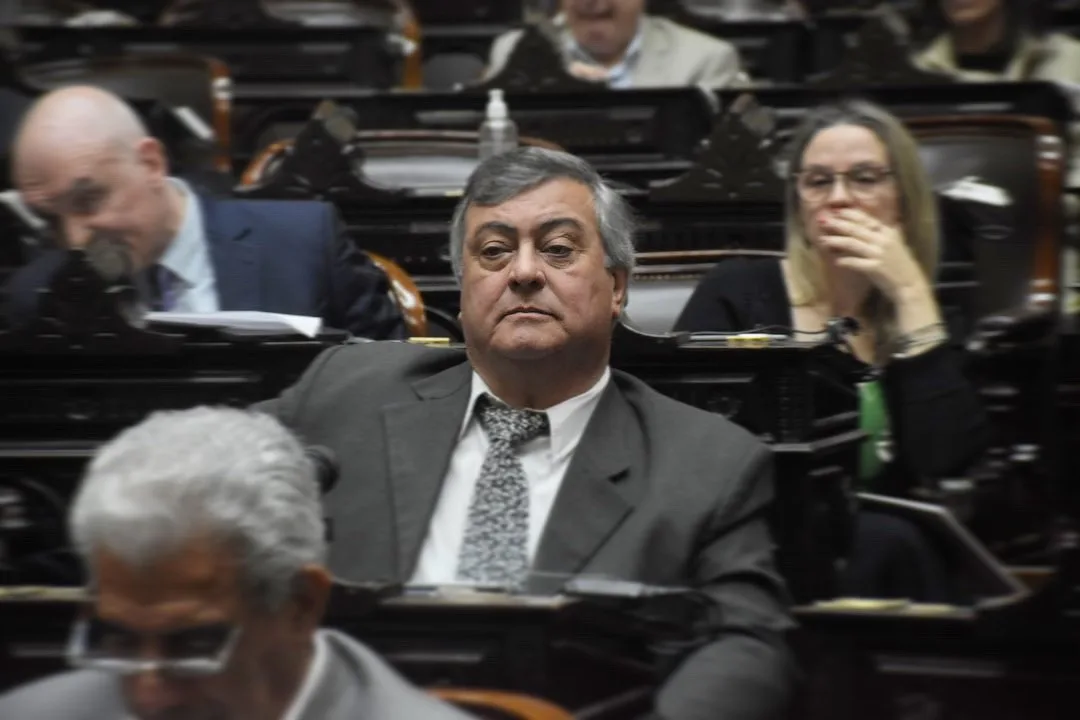 Carlos Selva reclamó un acuerdo urgente entre Massa y Kicillof para ordenar al peronismo