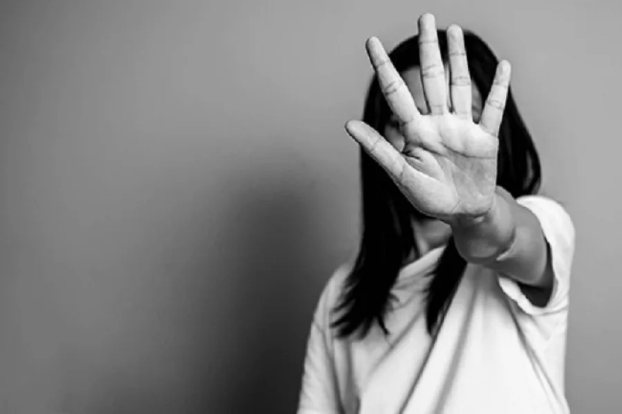 Violencia de género en el barrio Vinalar: una mujer se defendió a "planchazos" de su expareja tras ser retenida