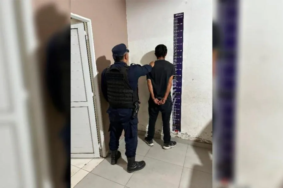 Violencia de género en La Banda: allanaron una casa en el barrio Paraíso y detuvieron a un joven por agredir a una menor