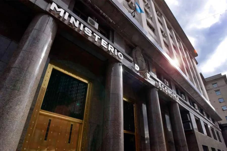 Tensión en Capital Federal: una amenaza de bomba en el Ministerio de Economía obligó a evacuar el Palacio de Hacienda
