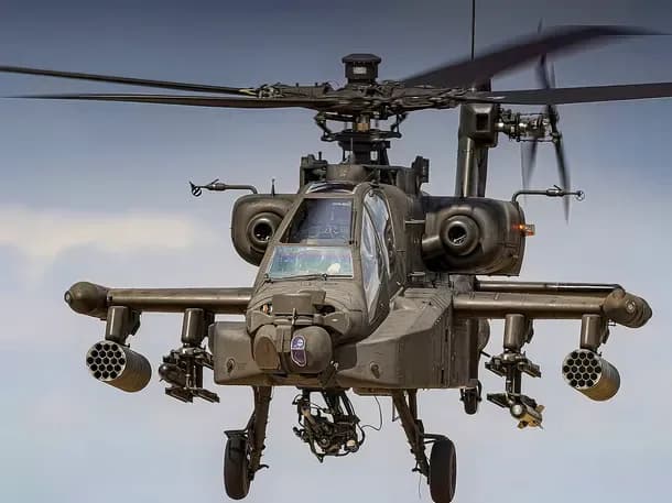 Se estrelló un helicóptero Apache de EE.UU. en el estratégico estrecho de Ormuz y crece la tensión en Oriente Medio
