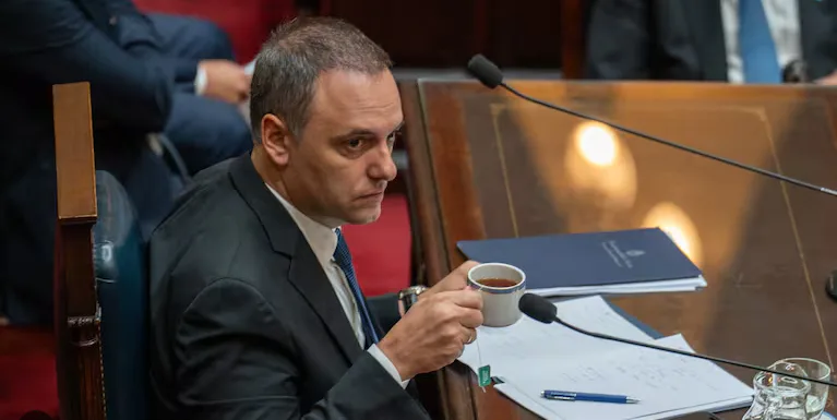 Aumenta la presión de la oposición tras la declaración jurada de Adorni: “No puede seguir”, aseguró ahora Schiaretti