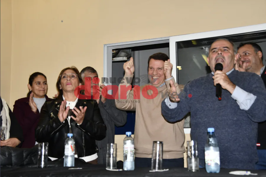 Militancia, aplausos y emoción: el primer plenario de Llamil Abdala mostró un fuerte respaldo en La Banda