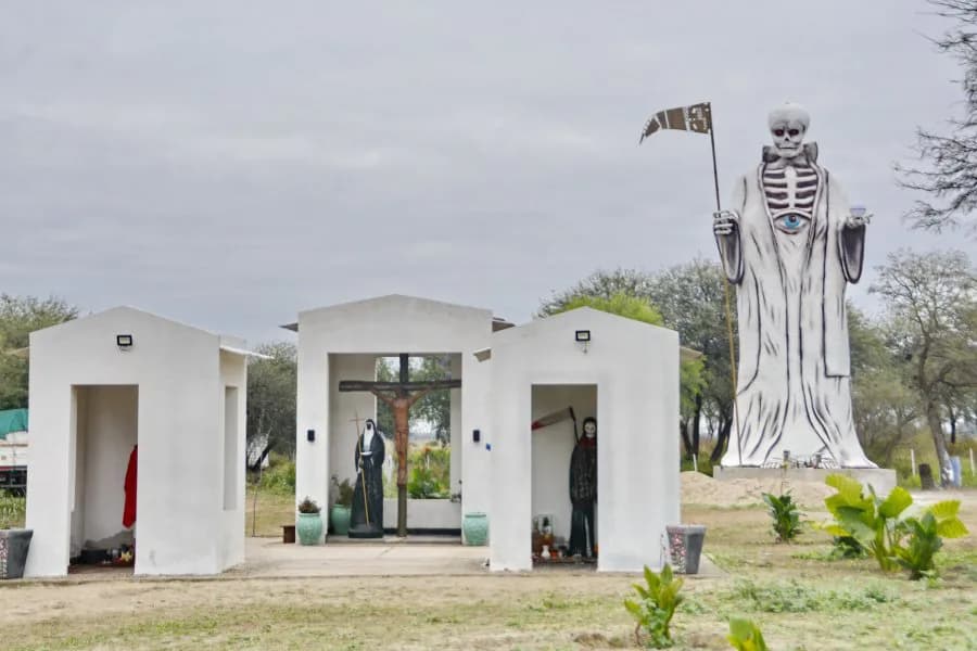 Cremaran a Daniel Quinteros, el creador de la colosal estatua de San La Muerte en La Bajada