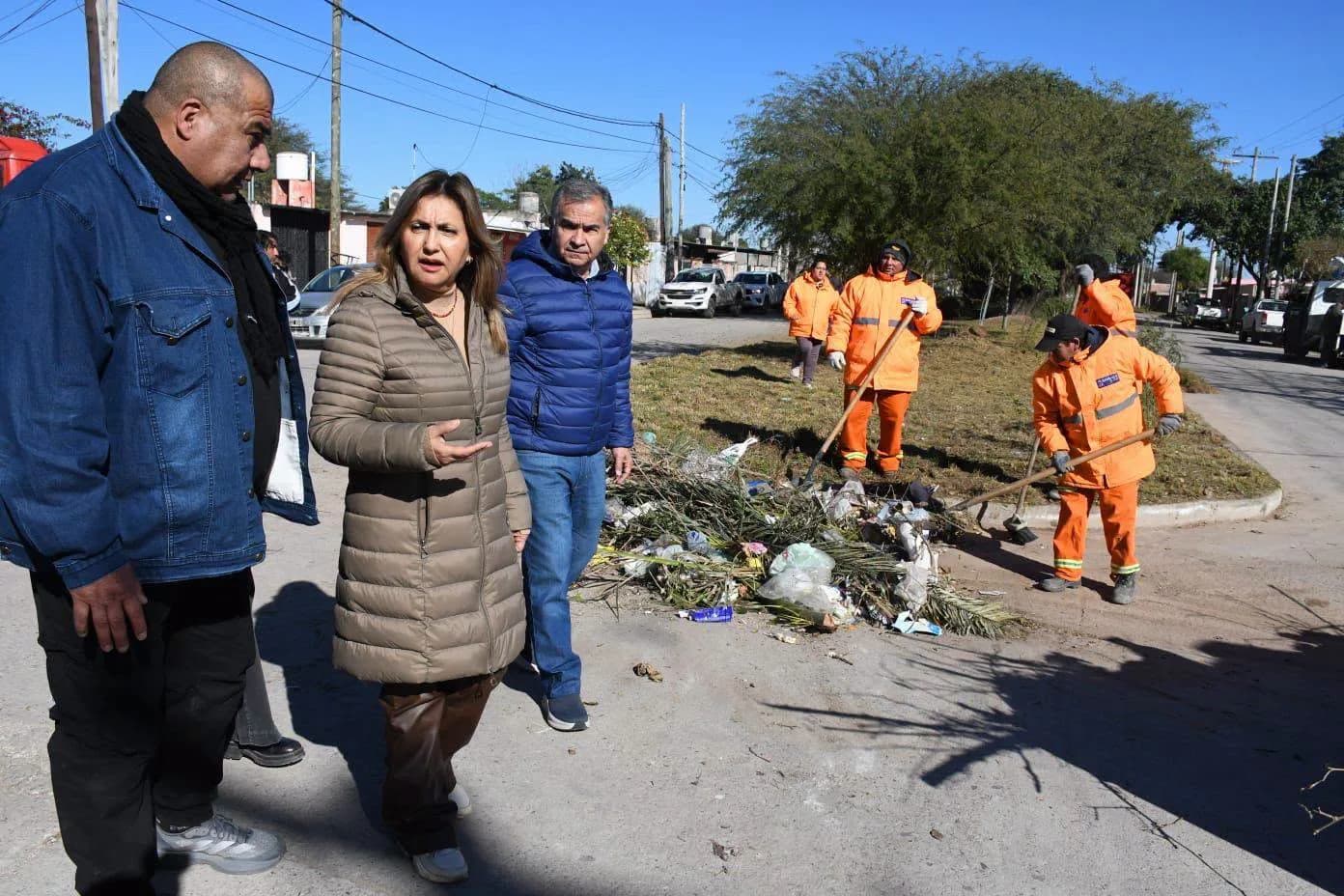 La intendente Fuentes y el secretario Benavente coordinaron un operativo de mejoras urbanas en el barrio Ejército Argentino