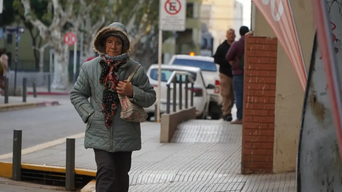 Frío polar en Santiago: la temperatura cayó a 0,6°C este miércoles y superó todas las previsiones