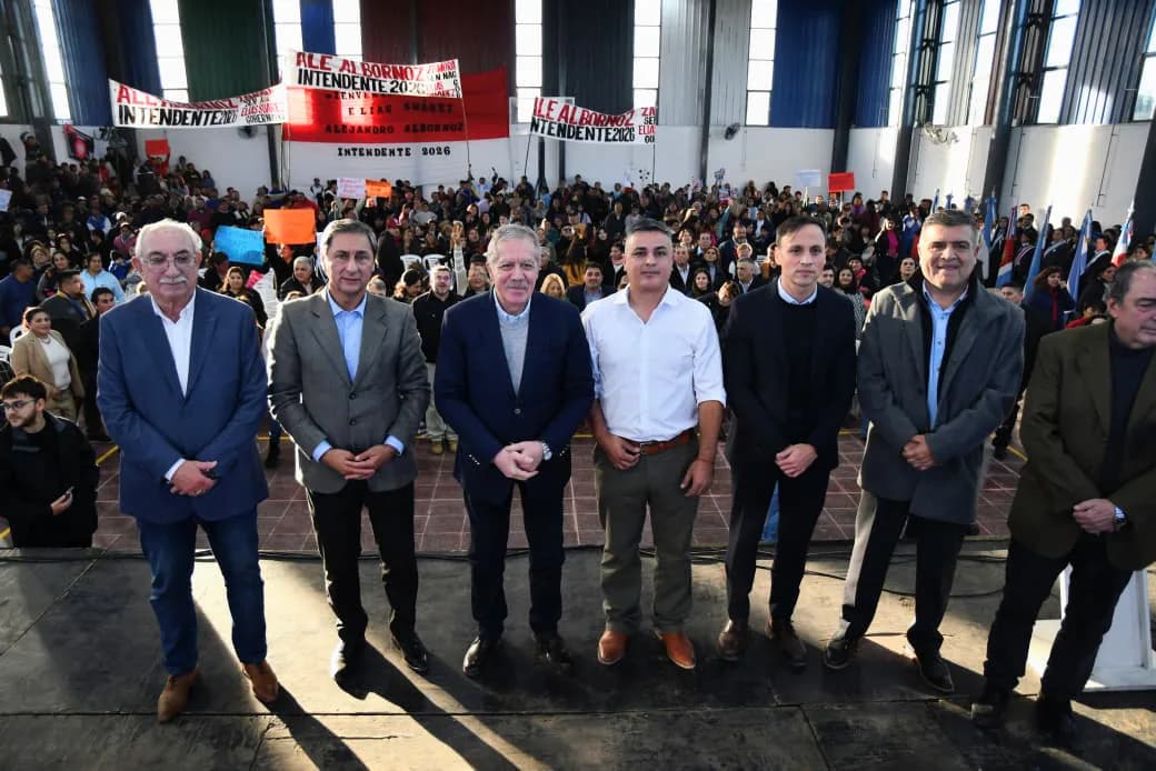 El gobernador Elías Suárez inauguró un polideportivo municipal, pavimento y viviendas sociales en Pozo Hondo