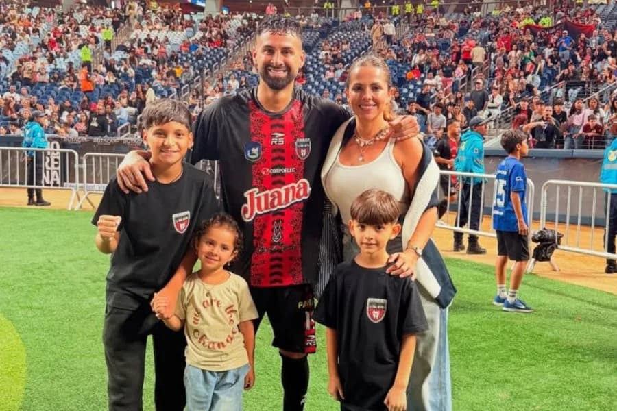 Desesperada búsqueda: Un futbolista argentino busca a su esposa y a sus dos hijos tras el derrumbe de su edificio por el terremoto en Venezuela