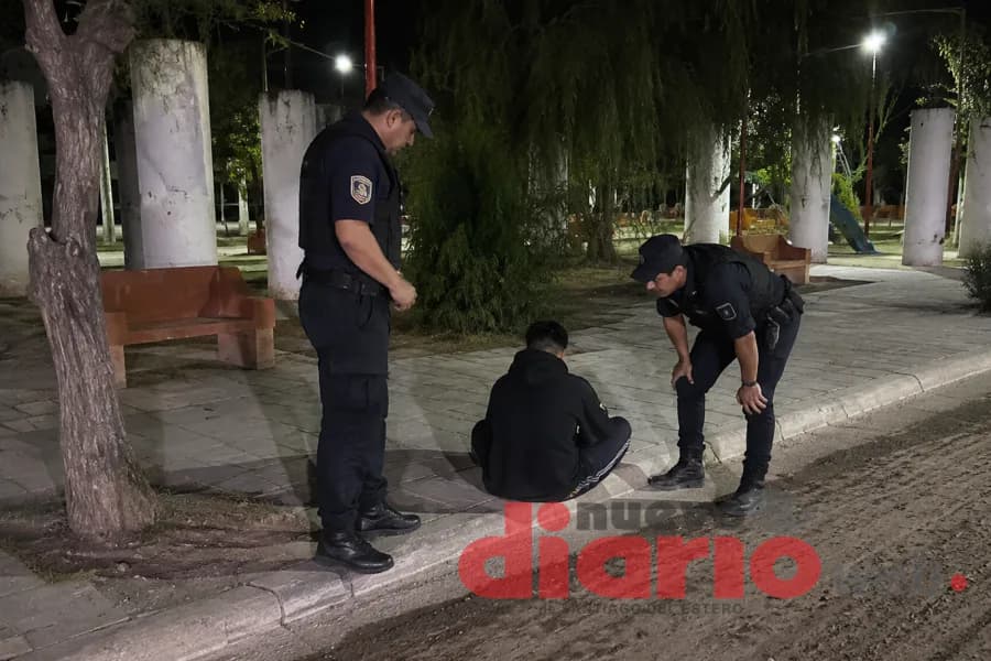 Violenta madrugada en Añatuya: un joven terminó hospitalizado tras una brutal pelea en la vía pública