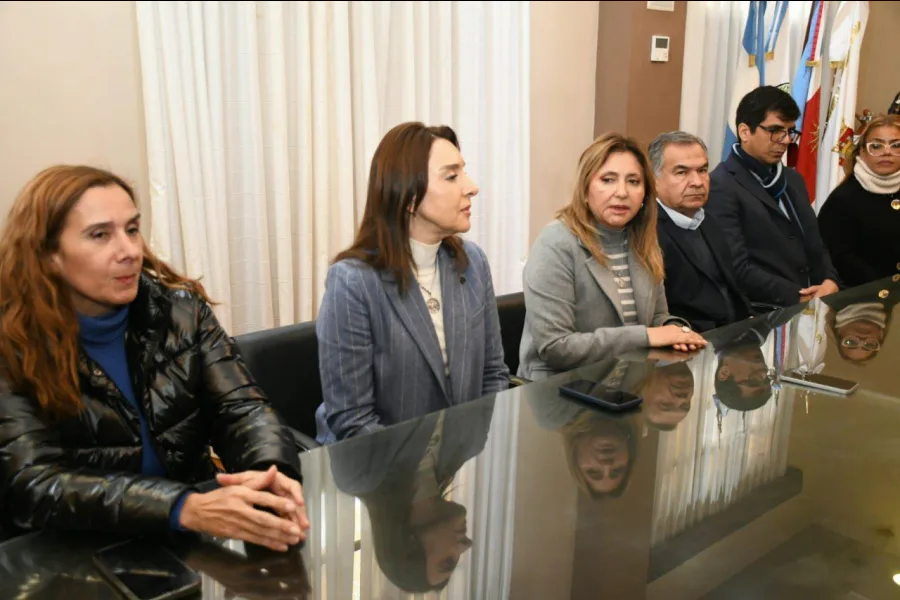 Norma Fuentes y Mariela Nassif firmaron convenios para fortalecer la formación docente en los jardines municipales