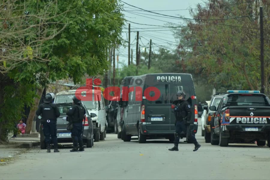 La Policía realizo un operativo antidrogas en el barrio Libertad
