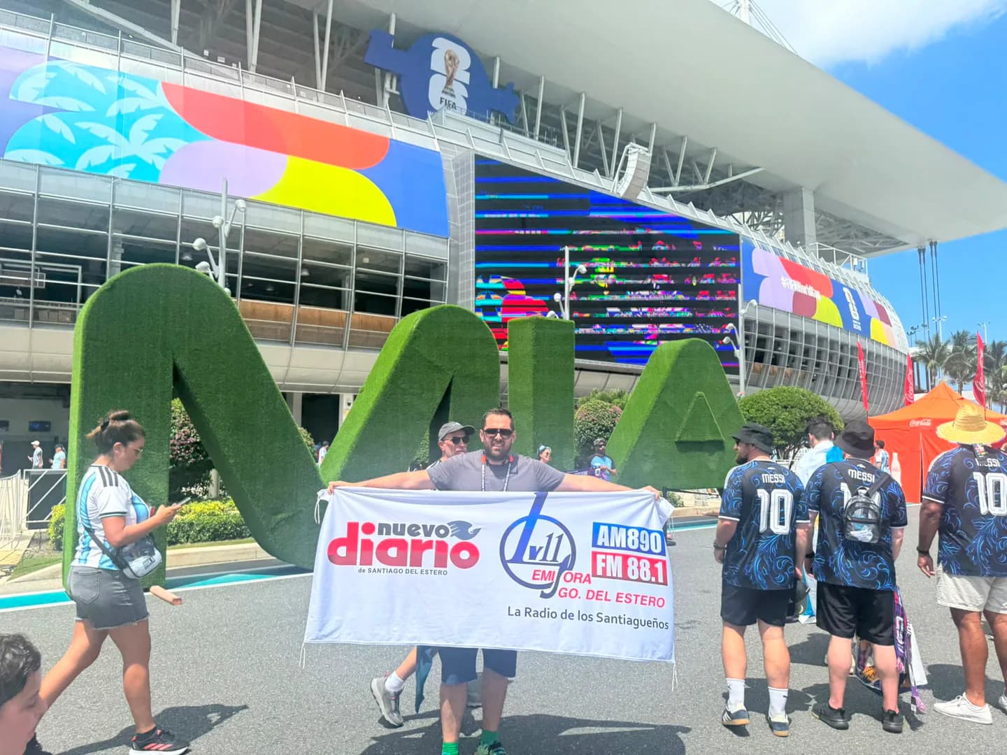 Cobertura exclusiva en Miami: El Multimedio fue el único medio santiagueño en la zona mixta tras el agónico pase de la Selección a octavos de final