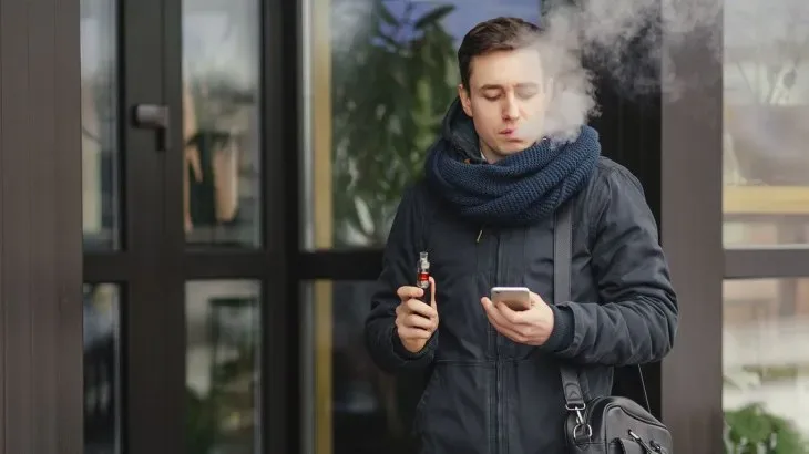 El Gobierno nacional oficializó nuevas advertencias sanitarias para cigarrillos electrónicos y vapeadores