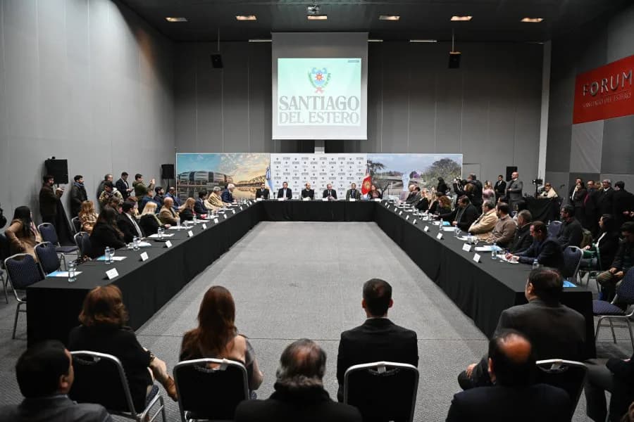 El Gobierno provincial y el Consejo Económico y Social impulsan una red técnica con colegios profesionales para modernizar la gestión