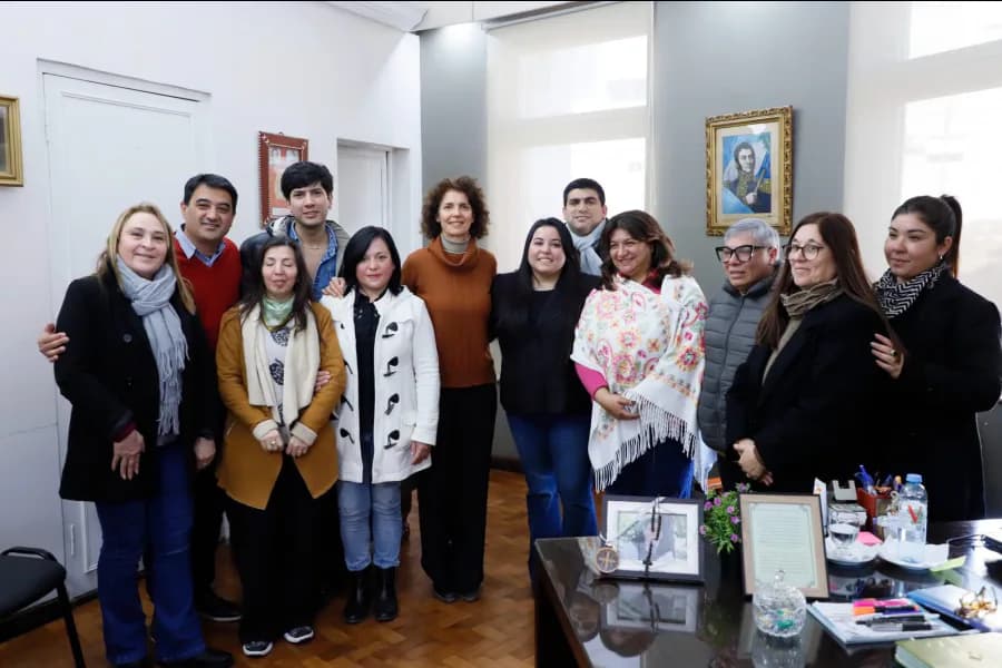 Lanzaron cursos gratuitos de lifting de pestañas, barbería y diseño de muebles