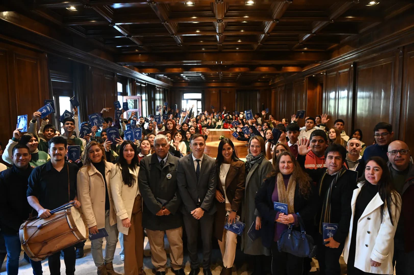 Estudiantes de Banda y Robles fueron recibidos en Casa de Gobierno a través del programa “Conociendo mi provincia”