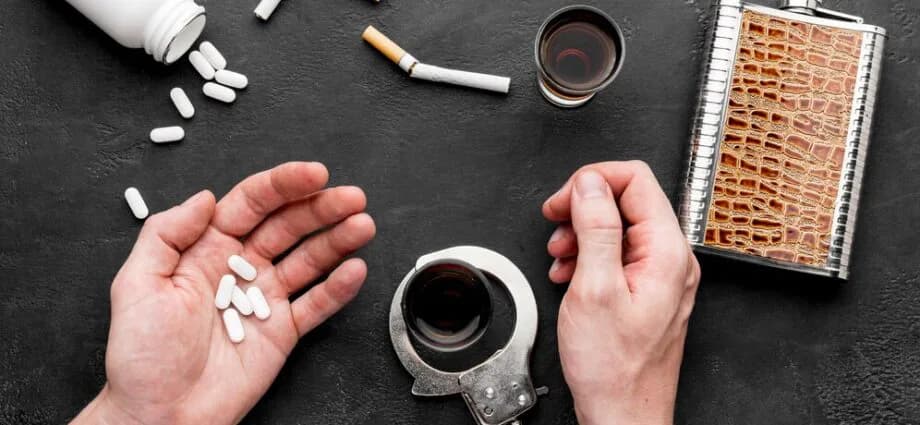 Madre e hijo menor de edad quedaron aprehendidos tras intentar ingresar cocaína, marihuana y psicofármacos al Penal de Varones