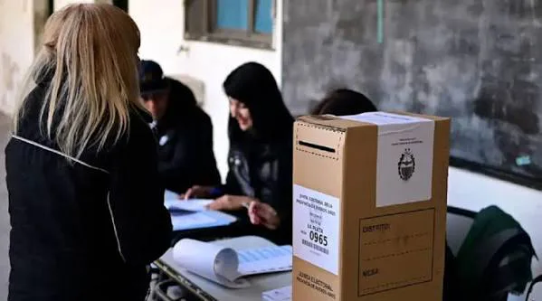 El Frente Cívico presentó los modelos de boletas ante el Tribunal Electoral para los comicios del 2 de agosto