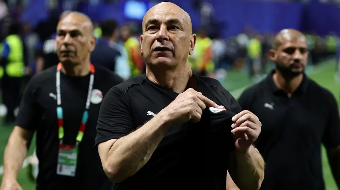 Egipto blindó al DT Hossam Hassan y le renovó el contrato hasta 2030 tras el escandaloso cruce con Argentina