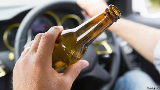 Brutal choque en cadena en La Banda: un conductor ebrio y sin seguro destruyó dos vehículos estacionados
