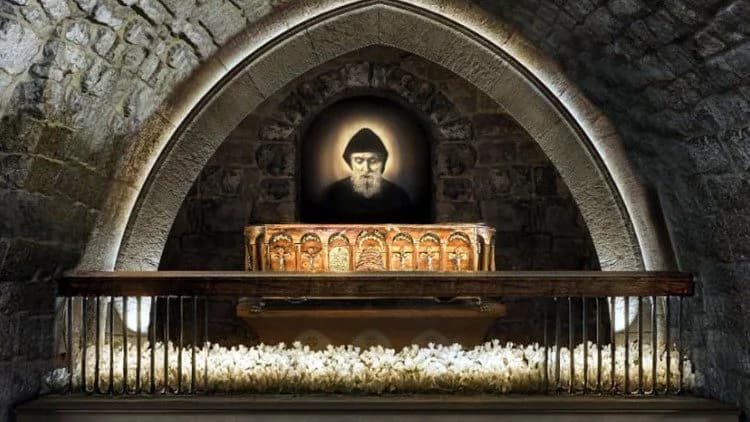 Histórica entronización de San Charbel en la Catedral Basílica con la presencia de la embajadora de Líbano