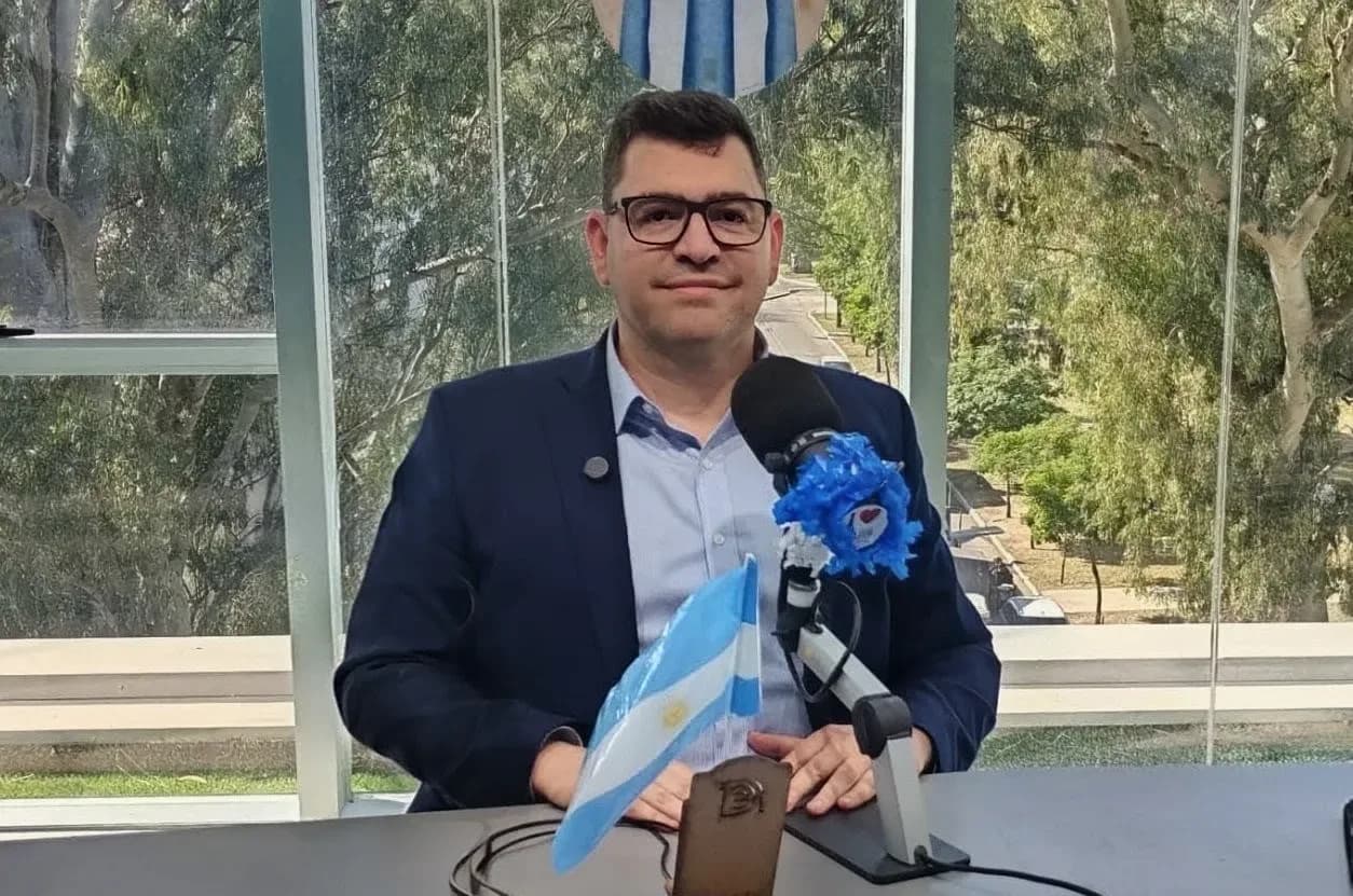Mussetti, candidato a intendente: "Santiago vive en dos planos distintos, hay barrios olvidados por el modelo actual"