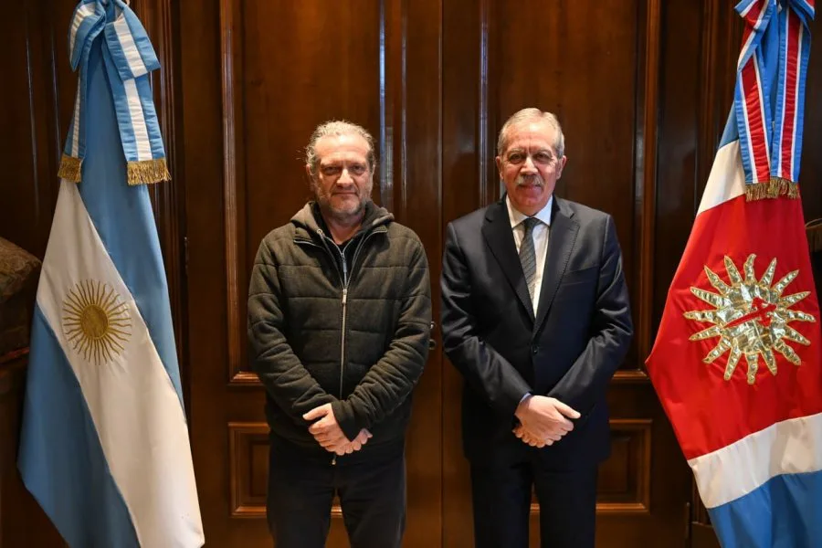 El gobernador Elías Suárez recibió al filósofo Darío Sztajnszrajber en la Casa de Gobierno