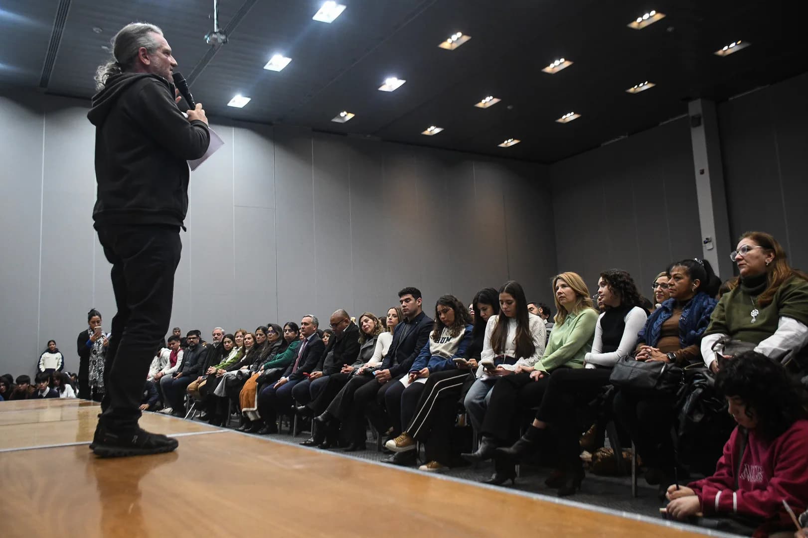 Sztajnszrajber inauguró el programa “Jóvenes y Democracia” ante estudiantes de toda la provincia