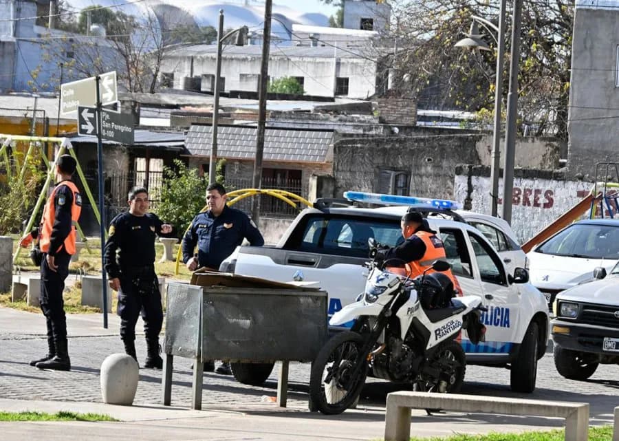 Rescatan a una mujer que amenazó con lanzarse desde un séptimo piso tras denunciar que estaba cautiva